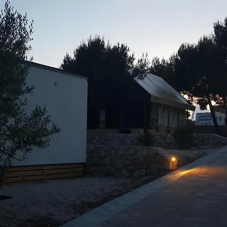 Luna Glamping De Luxe *