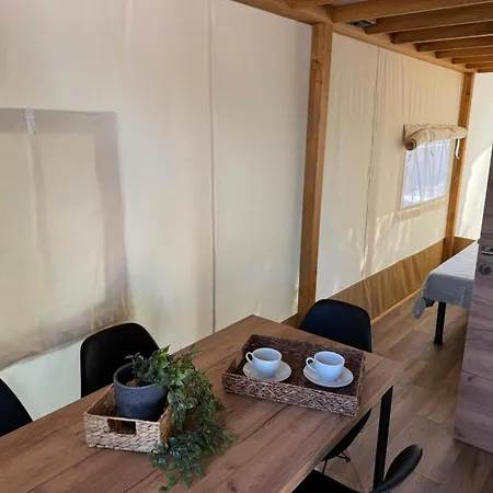 Luna Glamping De Luxe Οργανωμένο κάμπινγκ