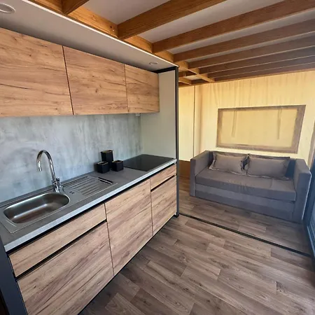 Luna Glamping De Luxe Οργανωμένο κάμπινγκ