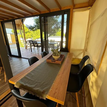 Οργανωμένο κάμπινγκ Luna Glamping De Luxe Drage