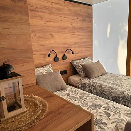 Luna Glamping De Luxe *
